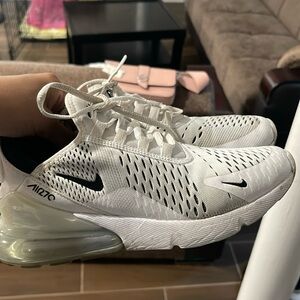Nike 270